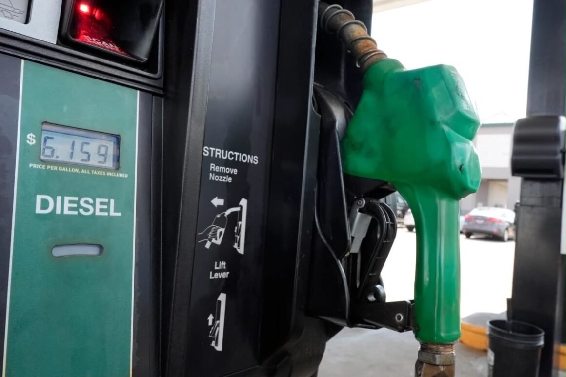 Precios del diésel se coloca por primera vez sobre los 6 dólares en Estados Unidos