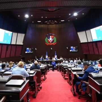 Someten proyecto para pensionar abogados con 50 mil pesos