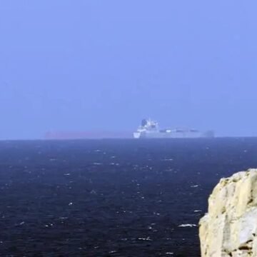 Irán dice haber atacado dos buques y base de EEUU en Jordania
