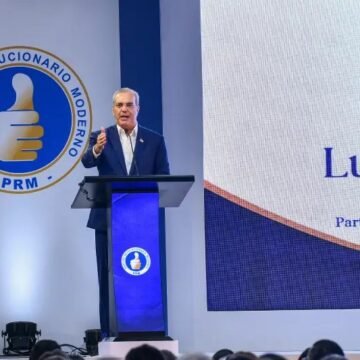 Abinader asume la Presidencia del PRM; llama a interponer intereses del país por encima de los partidarios