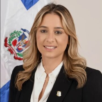La diputada Liz Mieses, felicitó al ministro de Educación, Luis Miguel De Camps, por reincorporar Moral y Cívica al currículo escolar