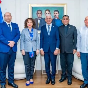 Presidente del Senado recibe embajadora de España y abordan cooperación en ciberseguridad