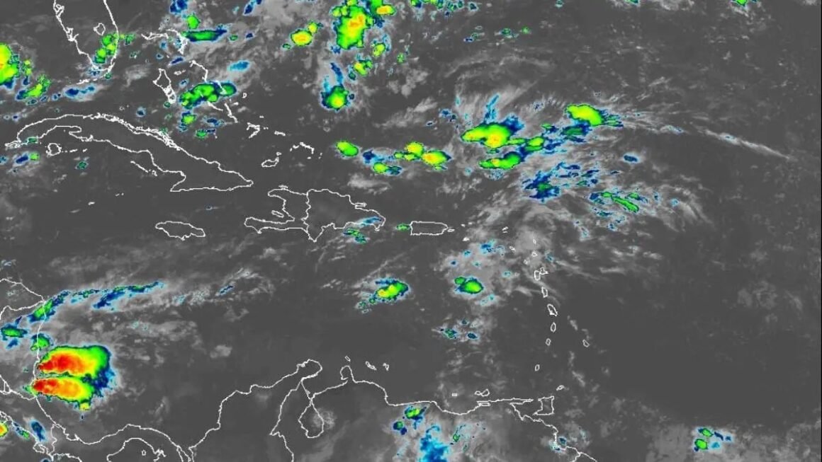 Indomet: Vaguada y onda tropical traerán lluvias este jueves