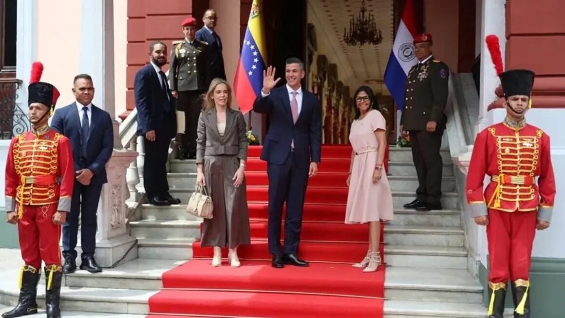 Presidente de Paraguay llega a Venezuela