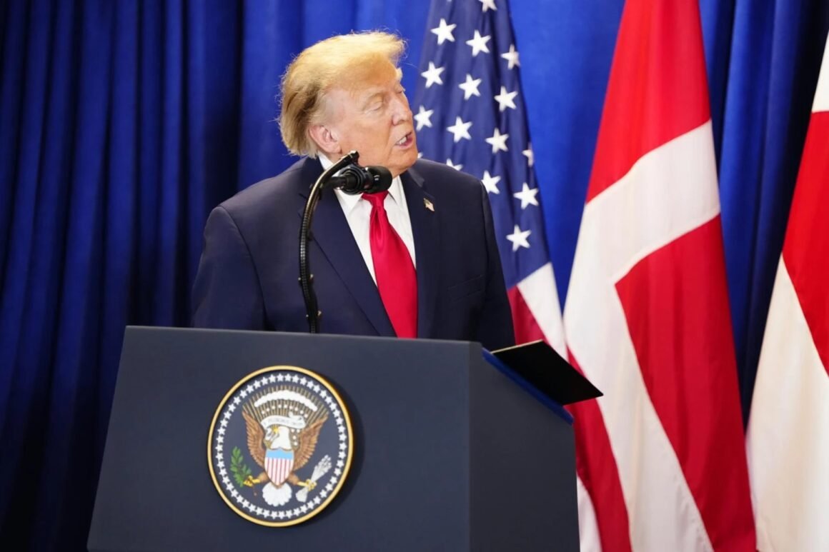 Nueve estados llevan a Trump a tribunales por pagar para cancelar eólicos
