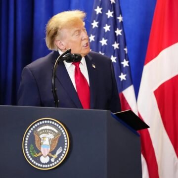 Nueve estados llevan a Trump a tribunales por pagar para cancelar eólicos
