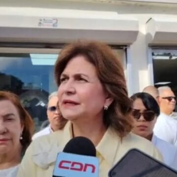 Raquel Peña expresa pesar por muerte de esposa de Julián Oro Duro