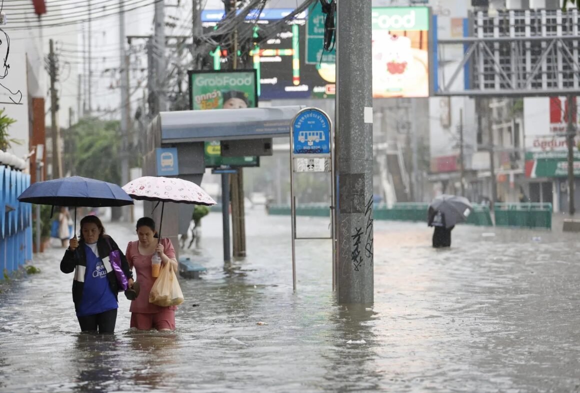 Bangkok declara el estado de desastre por inundaciones tras fuertes lluvias
