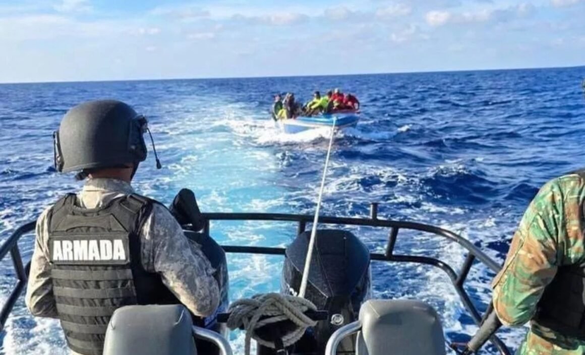 Armada intercepta embarcación con 38 haitianos cerca de Isla Cabra, Montecristi