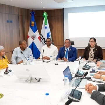 Mantienen diálogo para aprobar Fondo de Medicamentos de Alto Costo