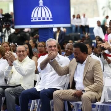 «Yo sé a quien le toqué las puertas y quien me abrió, usted es mi amigo»: Pedro Martínez agradece apoyo de Luis Abinader