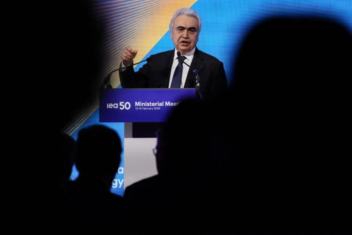 8d347056-a646-4d7a-9ffb-5e61cee0c2a4 Agencia Internacional de Energía advierte que precios de combustibles no volverán a niveles previos a la guerra en 2027