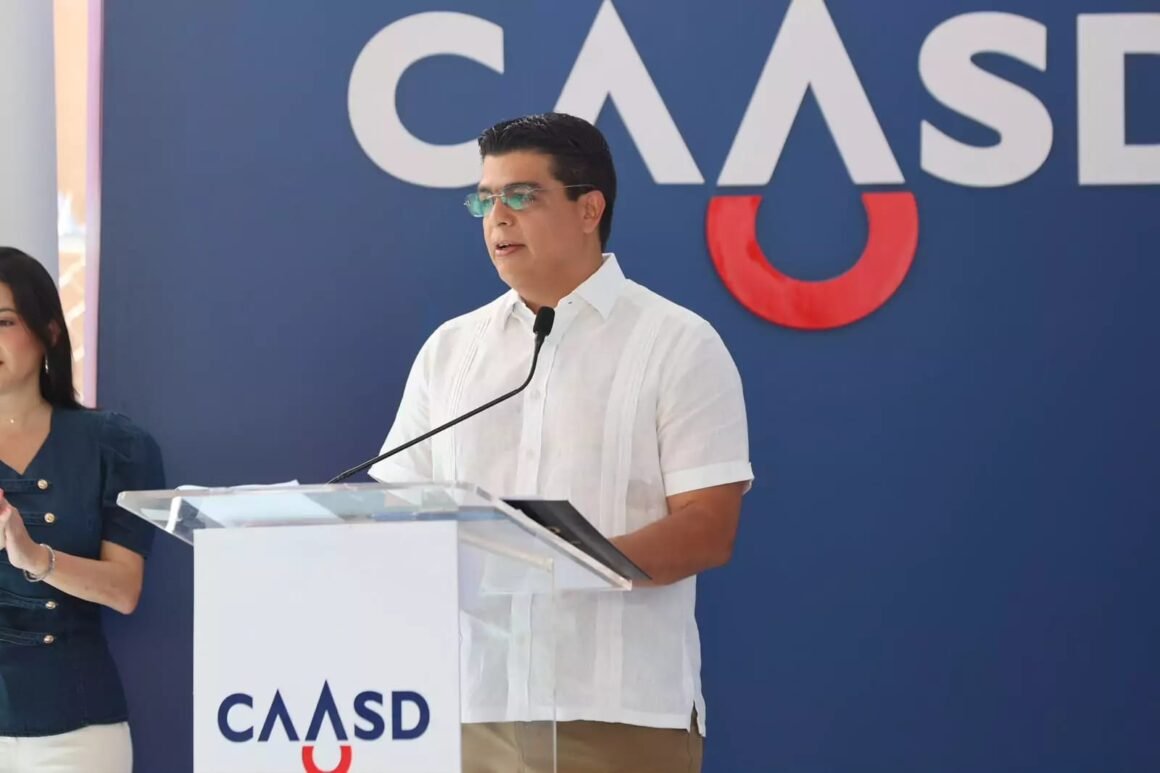 Fellito Suberví pide a ciudadanos reportar fugas de agua para reducir pérdidas en el Gran Santo Domingo