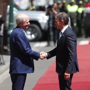 Presidente de Chile llega a Bolivia para reunirse con Rodrigo Paz