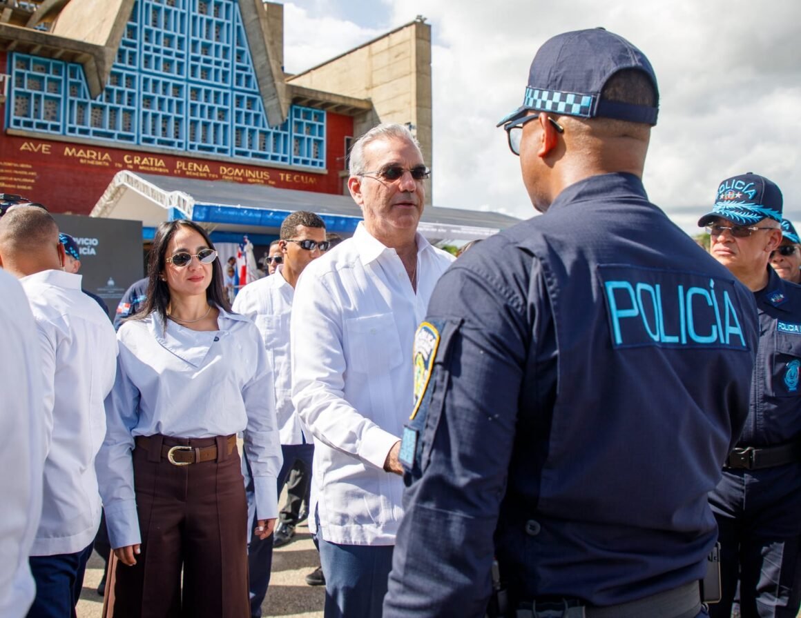WhatsApp-Image-2026-10-02-at-18.03.51 Presidente Abinader deja iniciado en La Altagracia despliegue del nuevo modelo de patrullaje con 990 agentes entrenados y equipados para continuar fortaleciendo la seguridad en la Región Este