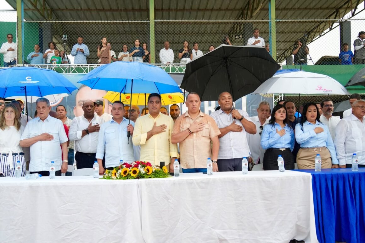 Director del SNS es reconocido por la Asociación de Sóftbol de Sánchez Ramírez