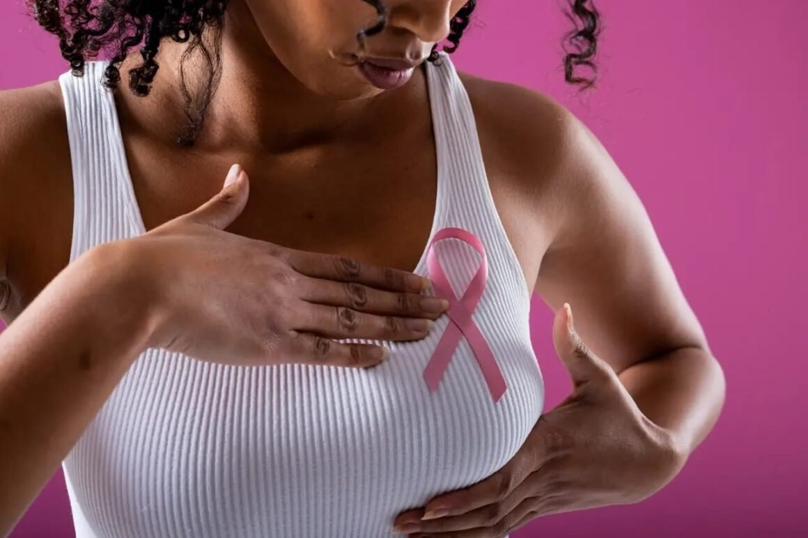 Oncólogos aseguran CNSS dejó fuera tratamientos eficaces contra el cáncer de mama
