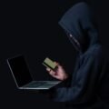 ESET analiza una estafa de inversión que utiliza medios falsos, figuras públicas y la identidad de una empresa financiera real