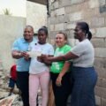 Bernys Mambrú continúa gestionando ayudas sociales para familias vulnerables de Santo Domingo Norte