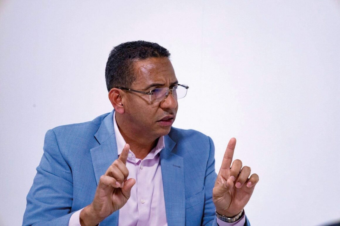 PERIODISTA PEDRO JIMÉNEZ ADVIERTE SOBRE CONSECUENCIAS DE LIMITAR LA PARTICIPACIÓN DE EMPRESAS DOMINICANAS EN PROYECTOS DE AGUA EN RD POR MÁS DE MIL MILLONES DE DÓLARES.