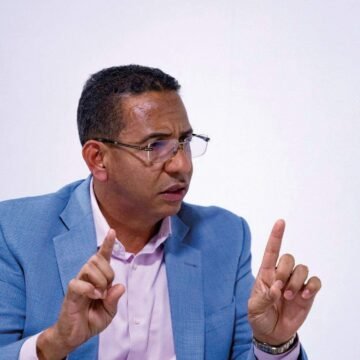 PERIODISTA PEDRO JIMÉNEZ ADVIERTE SOBRE CONSECUENCIAS DE LIMITAR LA PARTICIPACIÓN DE EMPRESAS DOMINICANAS EN PROYECTOS DE AGUA EN RD POR MÁS DE MIL MILLONES DE DÓLARES.