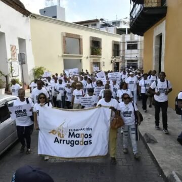 Manos Arrugadas reclama espacio permanente para adultos mayores en la Zona Colonial
