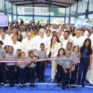 Presidente Luis Abinader inaugura Complejo Educativo y Deportivo Pedro Martínez en Manoguayabo