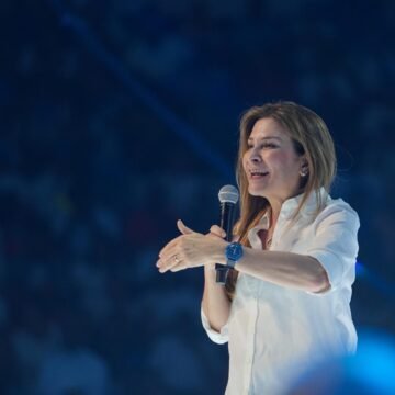 Carolina Mejía supervisa obras y lleva operativo médico a Villas Agrícolas