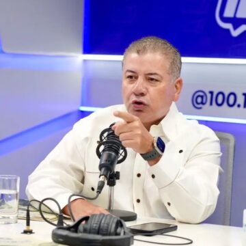 César Fernández afirma que la Fuerza del Pueblo inaugurará el monorriel de Santiago porque el Gobierno no lo terminará