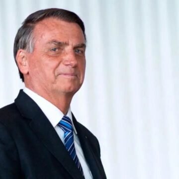 Flávio Bolsonaro llama “cobarde” a Lula y pide voto útil para el domingo
