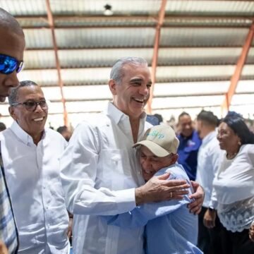 Abinader lleva programa “Fogones por Estufas” a Rancho Arriba