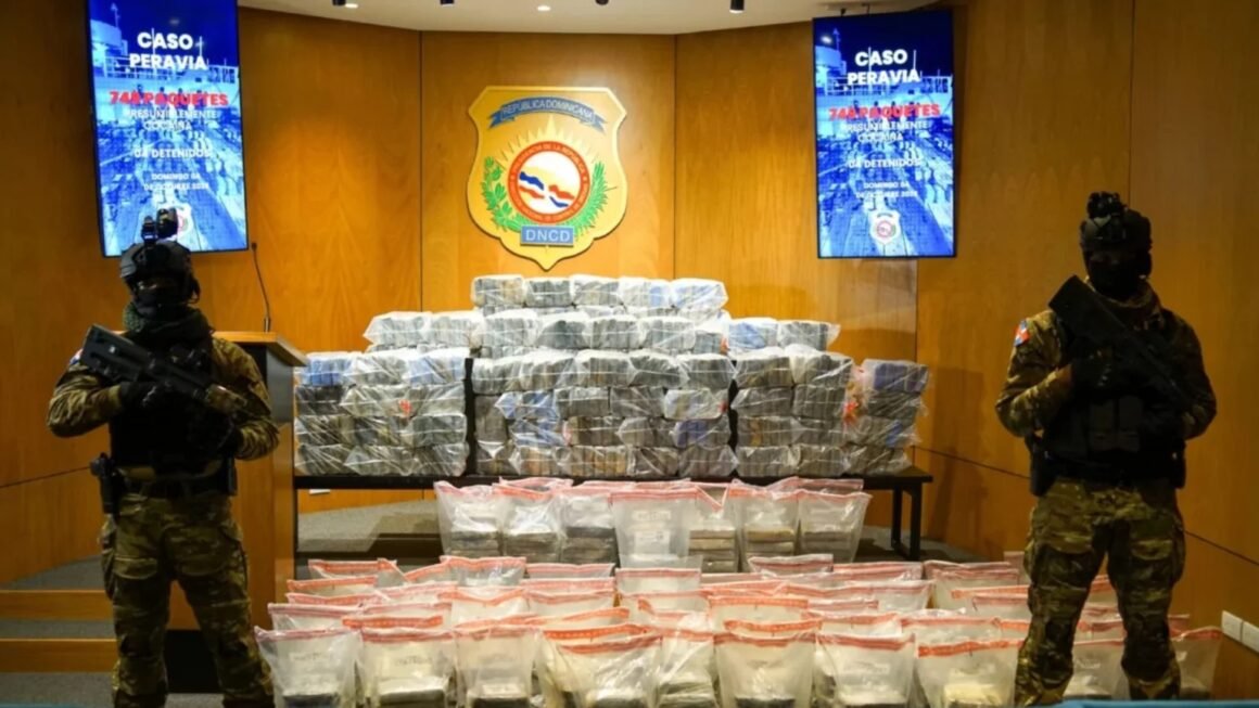 DNCD incauta 749 paquetes de presunta cocaína en costas de Baní