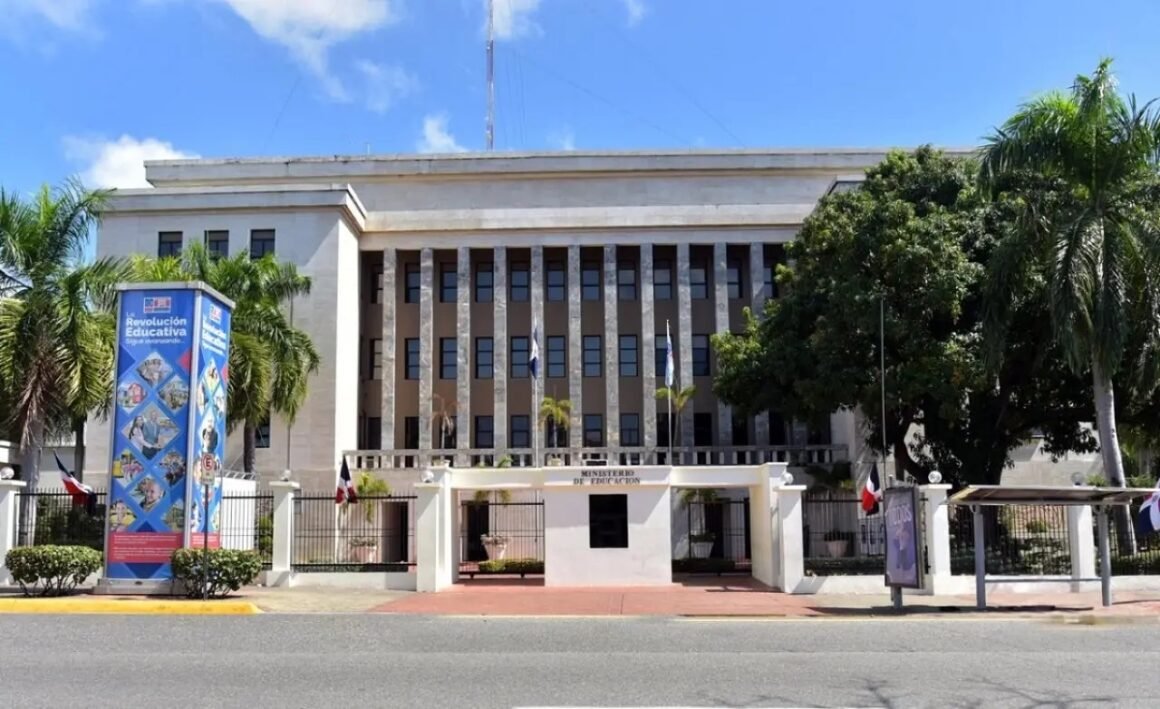 Minerd anuncia próximos pasos de la Evaluación del Desempeño Docente
