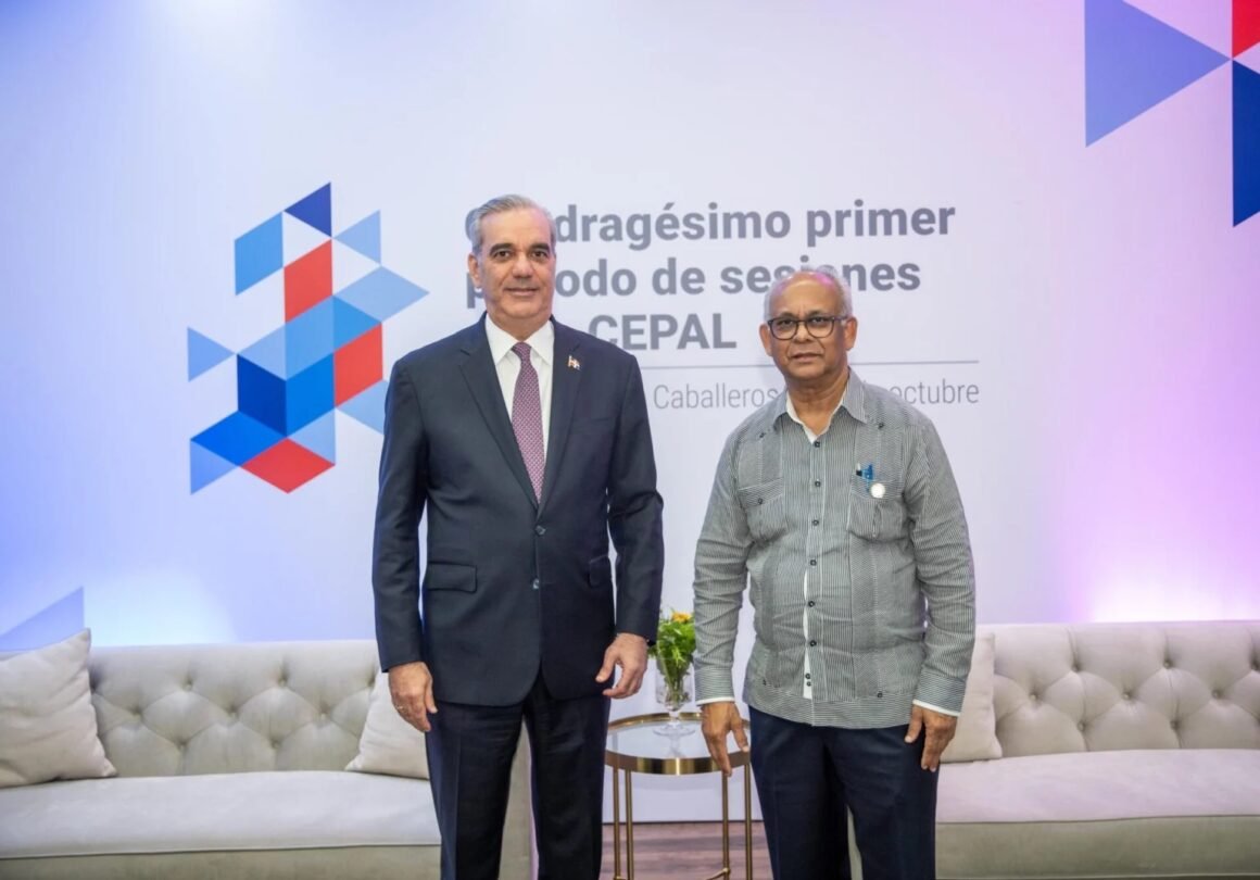 Abinader aborda con secretario de la OEA plan para Haití y democracia regional
