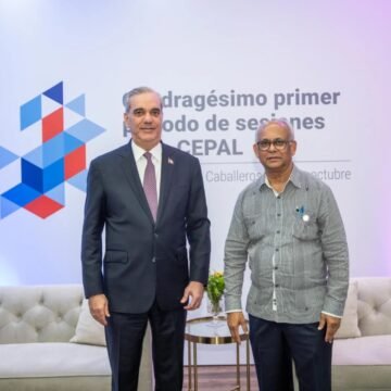 Abinader aborda con secretario de la OEA plan para Haití y democracia regional