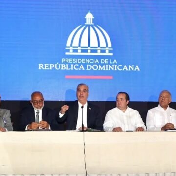 Abinader destaca labor de Comisión de Veeduría