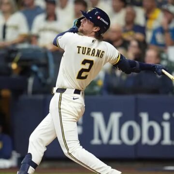 Cerveceros dan el primer golpe a los Dodgers