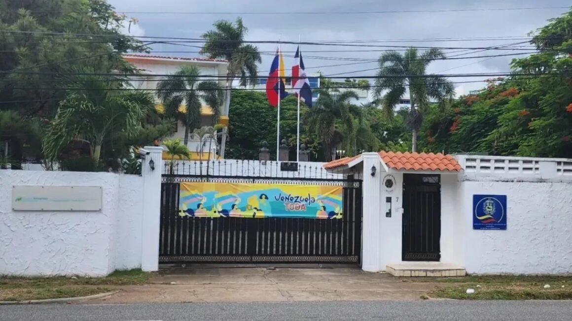 Venezuela aún no reanuda servicios consulares en República Dominicana