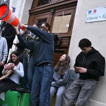 Continúan protestas estudiantiles en Francia; institutos permanecen bloqueados