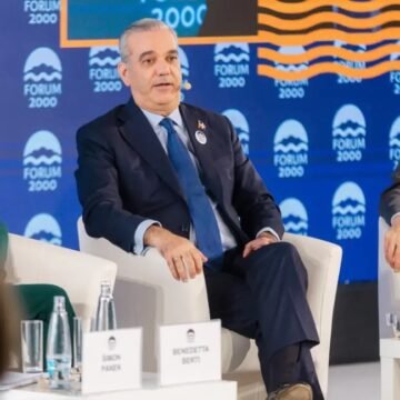 Abinader en Praga rechaza el continuismo presidencial