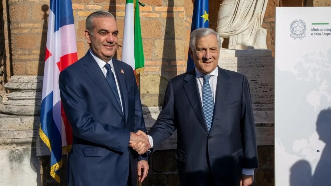 Abinader llama a empresarios italianos a invertir en República Dominicana
