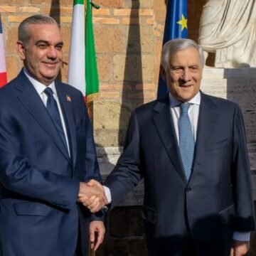 Abinader llama a empresarios italianos a invertir en República Dominicana