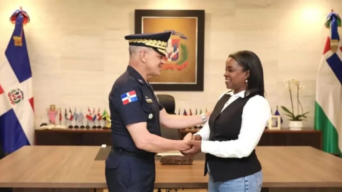 Director de la Policía y diputada Millys Martínez superan impasse en Elías Piña